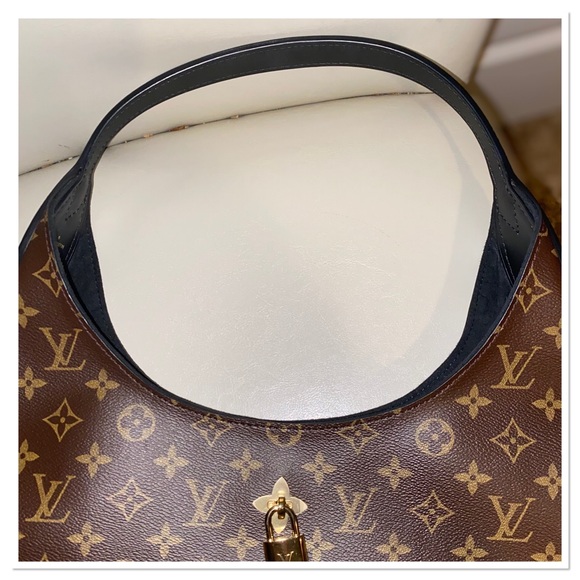 🎈SOLD🎈 LV Discontinued Flower Hobo - Picture 7 of 16